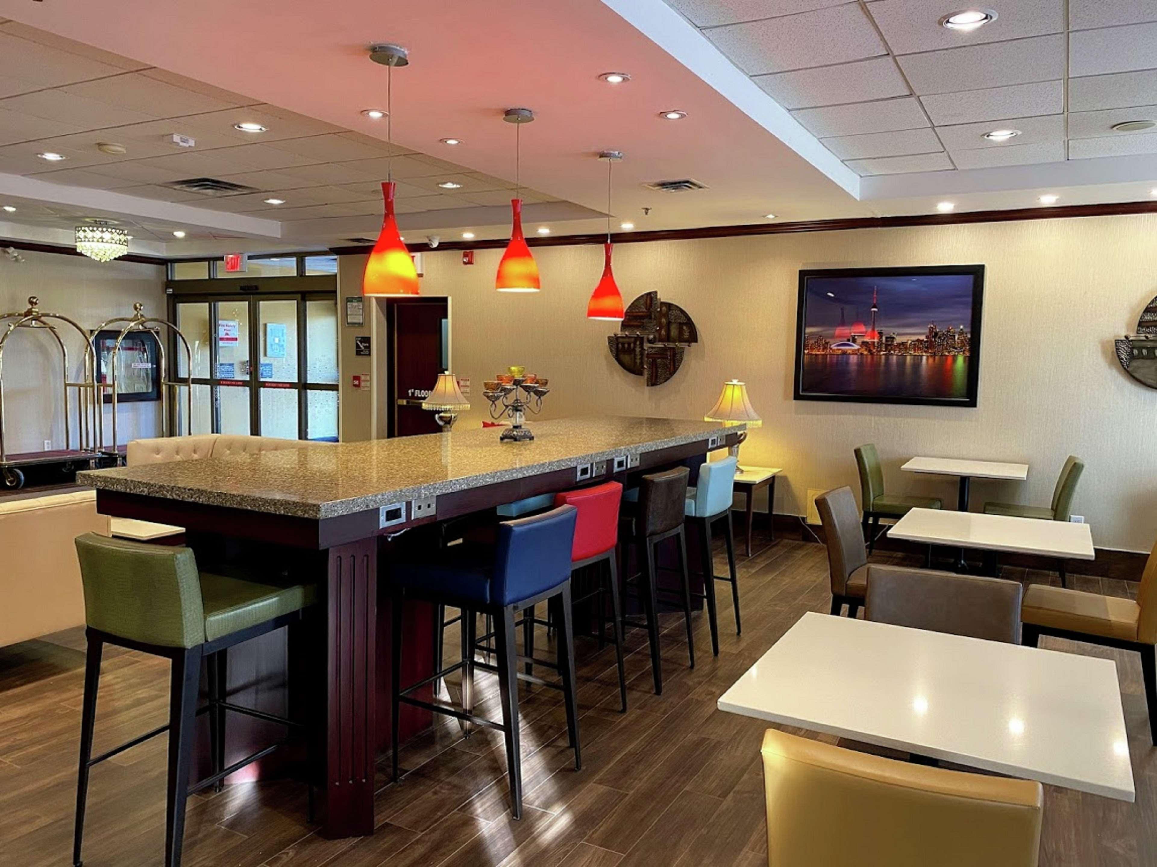 Hampton Inn Toronto-Mississauga West Экстерьер фото