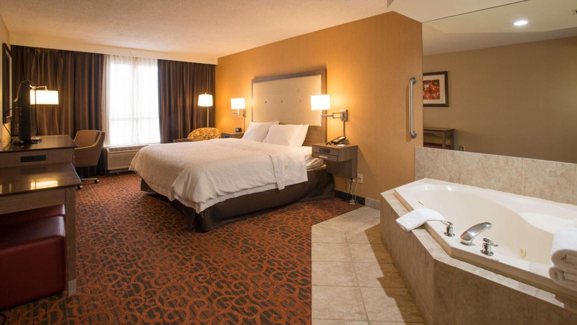 Hampton Inn Toronto-Mississauga West Экстерьер фото