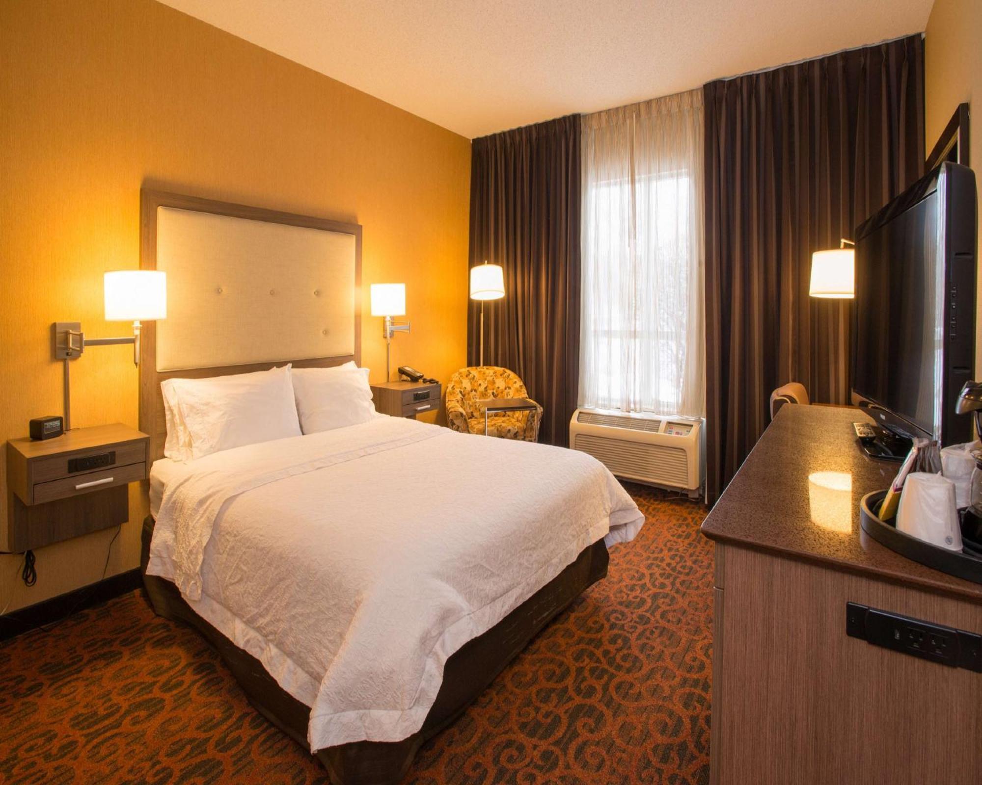 Hampton Inn Toronto-Mississauga West Экстерьер фото