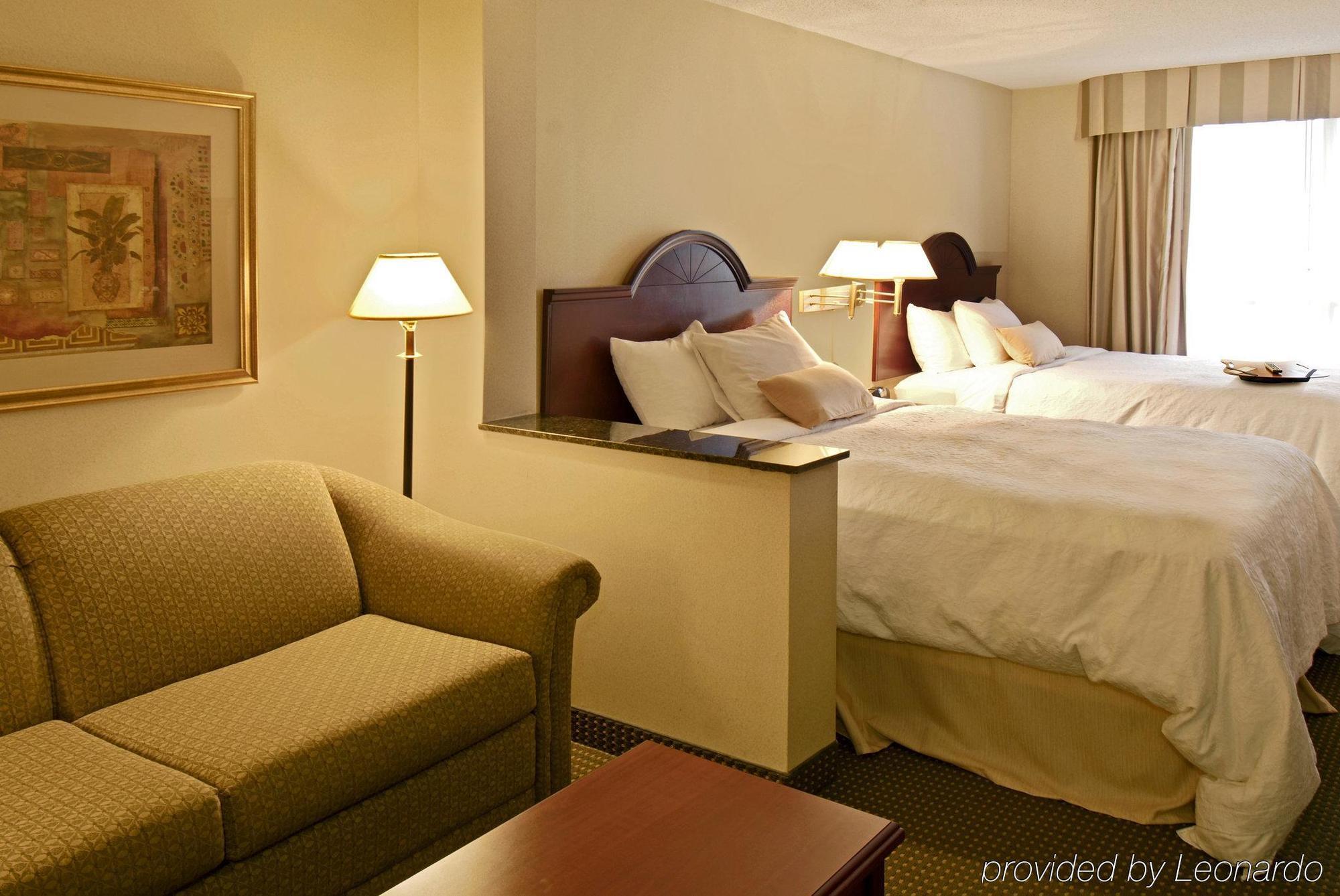 Hampton Inn Toronto-Mississauga West Номер фото
