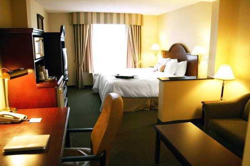 Hampton Inn Toronto-Mississauga West Номер фото